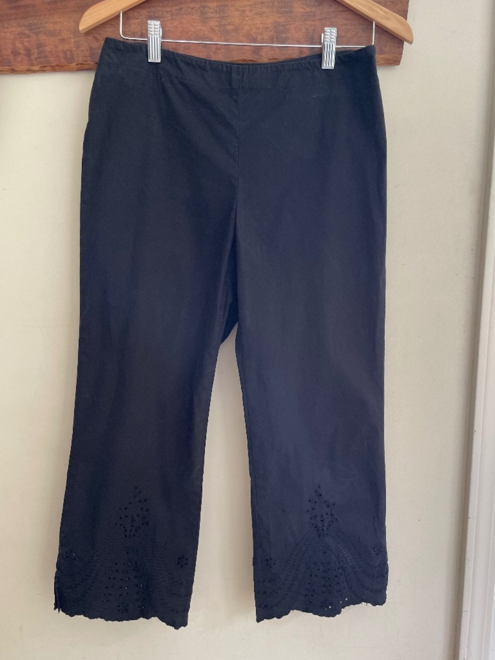 Y2K Gap black eyelet cotton crop pants capris 6